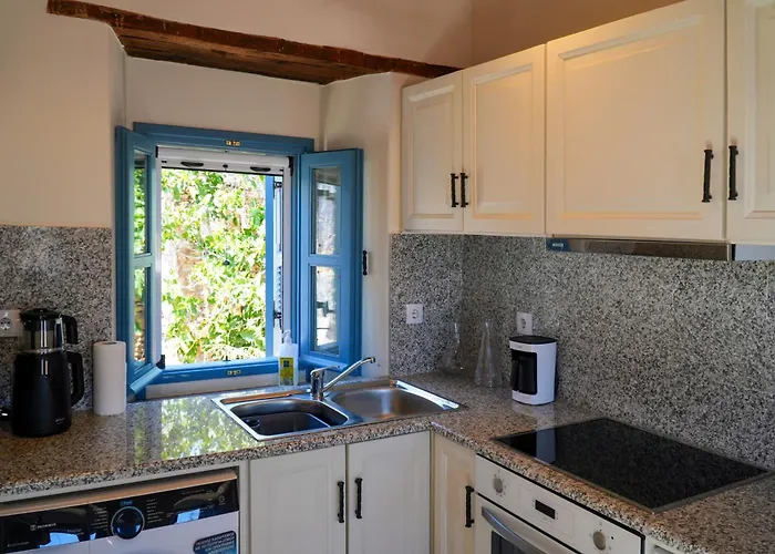 Apartment Uptown Carmine Symi