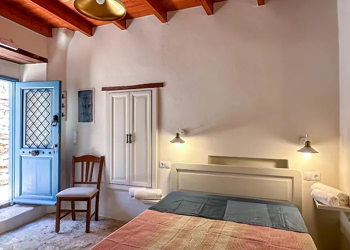 Uptown Carmine سيمي