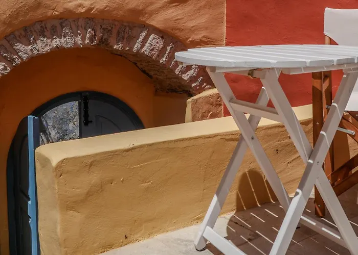 Uptown Carmine سيمي